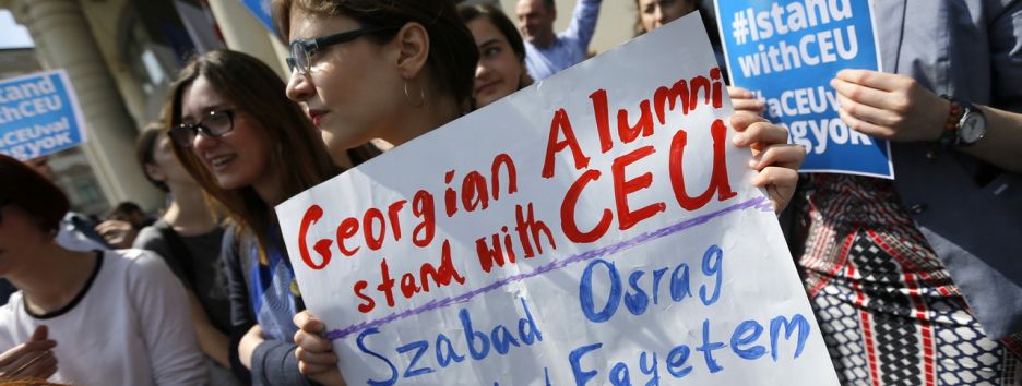 Венгры протестуют против Орбана