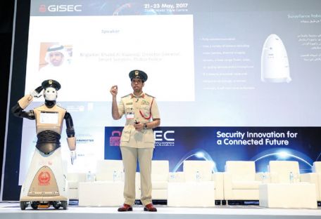 В Дубае начал работу первый робот-полицейский Robocop