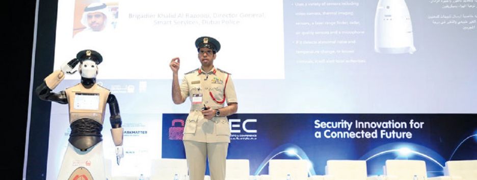 В Дубае начал работу первый робот-полицейский Robocop