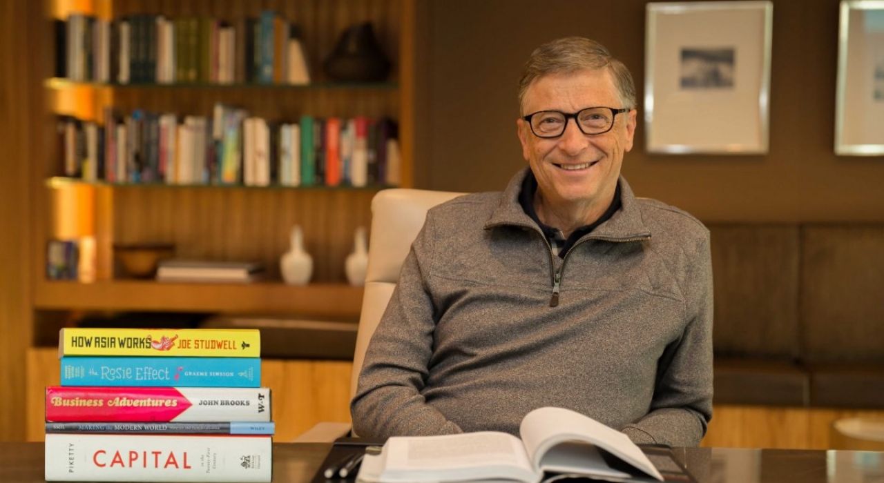 Билл Гейтс составил список книг на лето