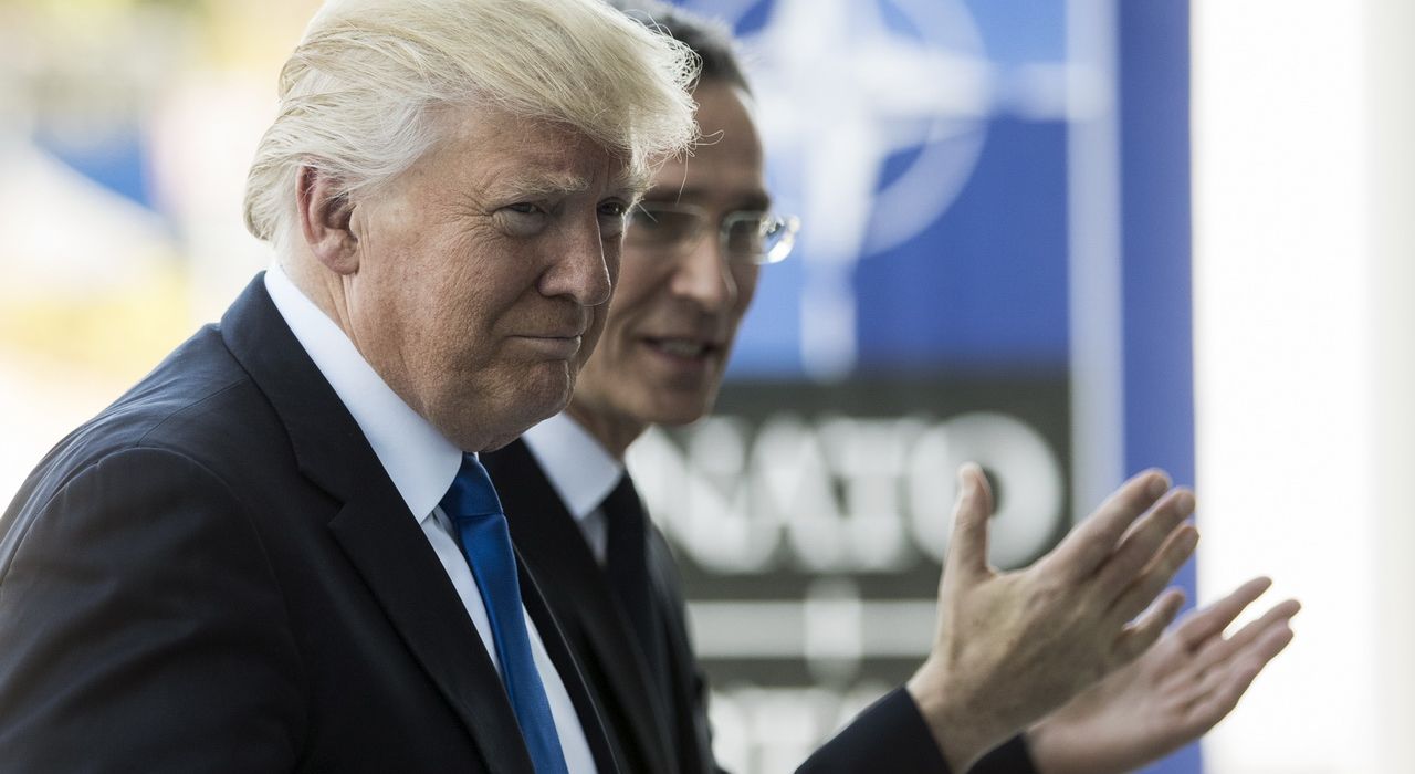 Первую встречу с НАТО Трамп провел на руку Путину