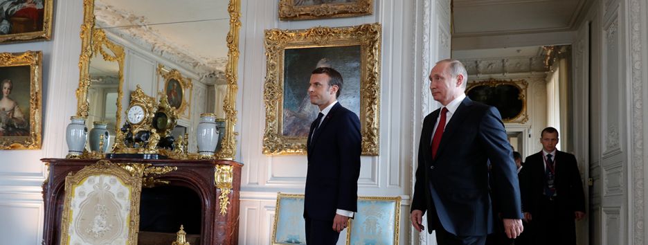 Как Макрон принимает Путина в Версале