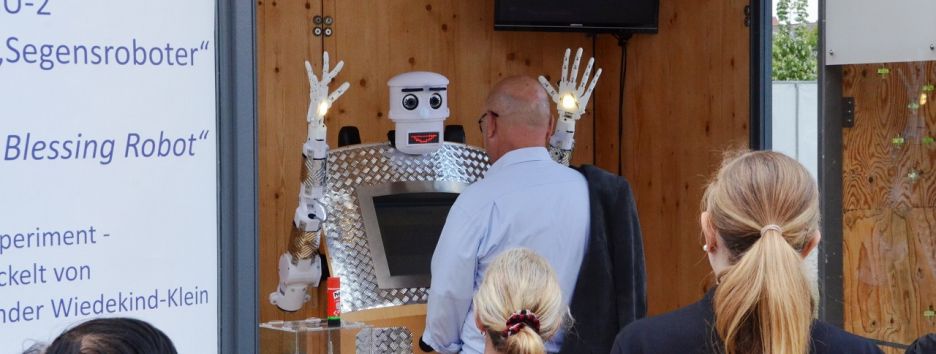 В Германии появился первый в мире робот-священник