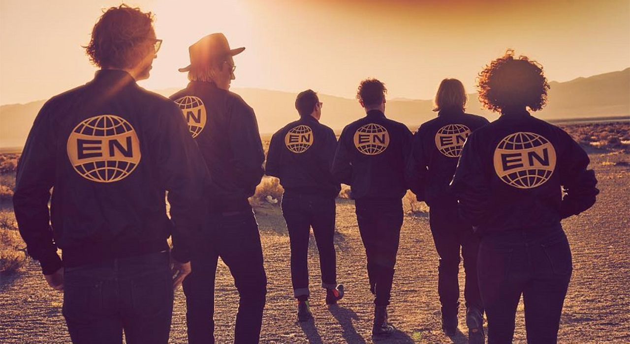 Канадская группа Arcade Fire представила клип с танцами в пустыне