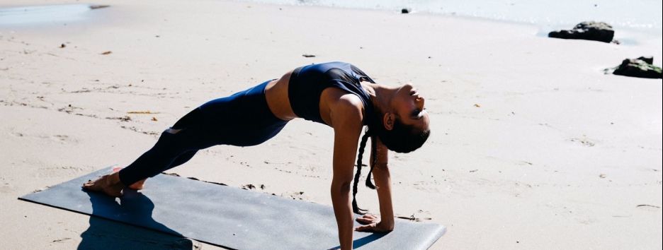 Ученые разработали легинсы для йоги со встроенным инструктором