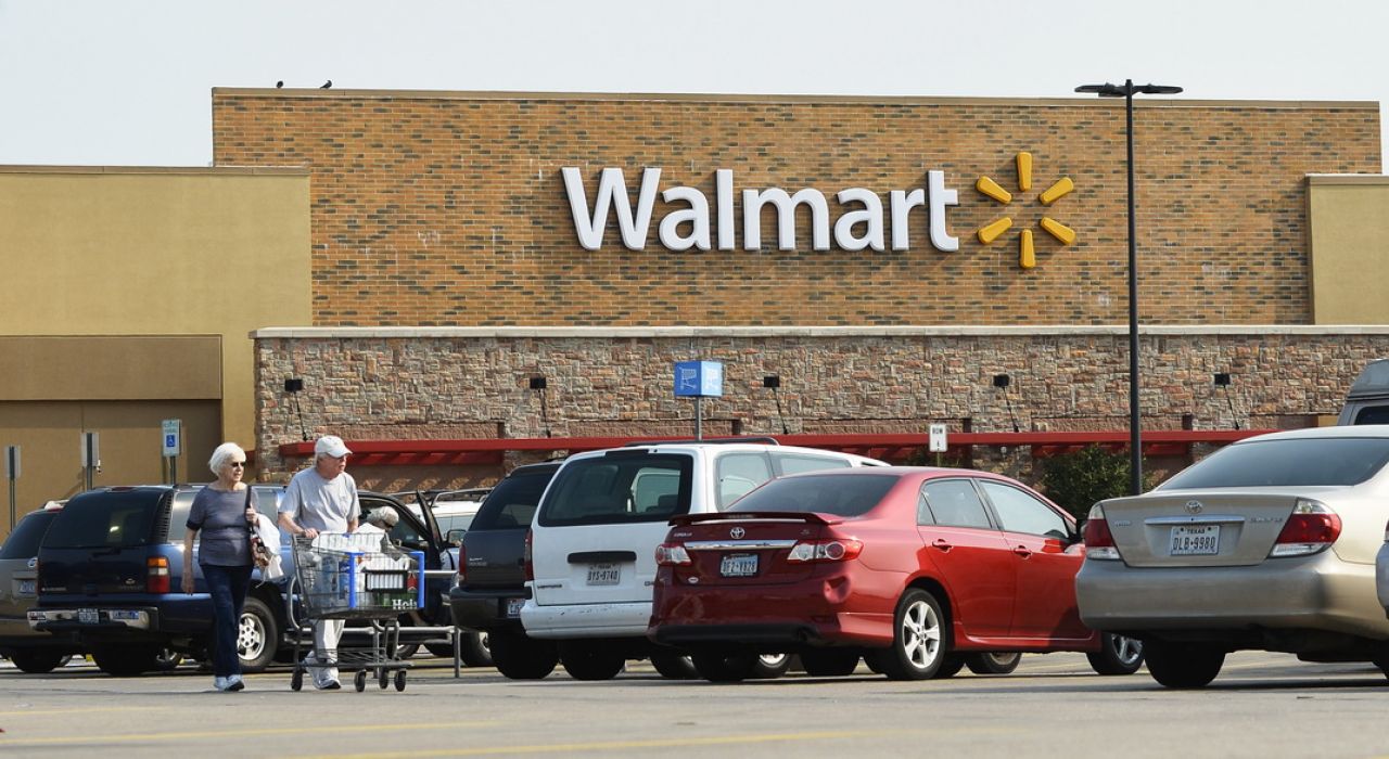 Магазины Wal-Mart просят сотрудников развозить заказы по пути домой