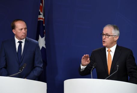 Австралия отказывает нелегальным мигрантам
