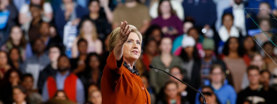 Клинтон борется за голоса белых женщин