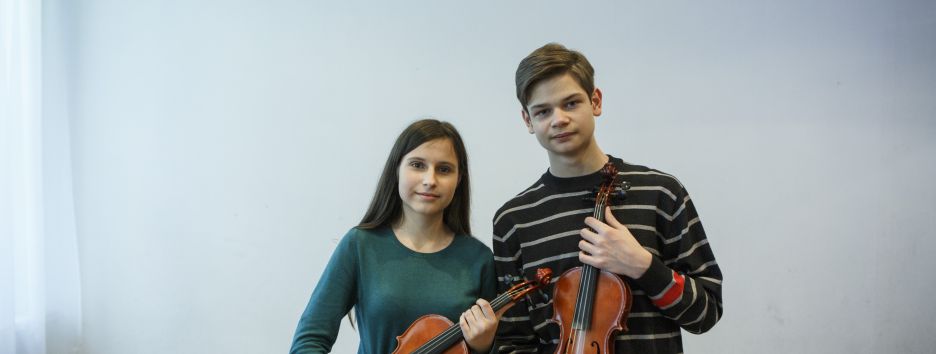 Как дуэт юных скрипачей Two Violins покорил Нью-Йорк и Лондон