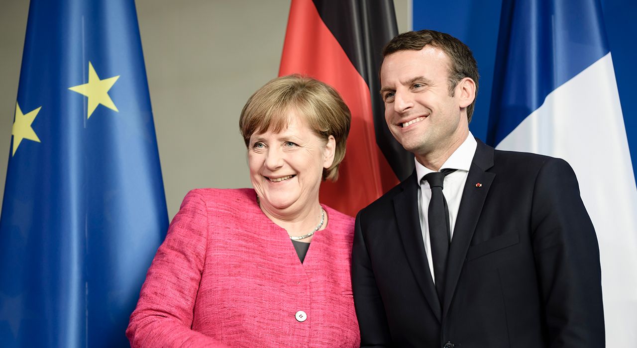 Макрон и Меркель будут вместе давить на Google, Facebook и Twitter