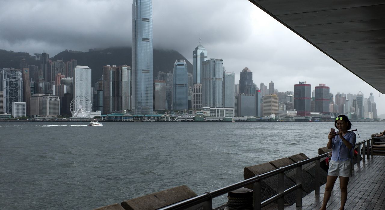 Китайские гиганты захватывают Гонконг