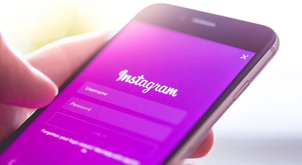 Instagram позволил пользователям сохранять записи прямых трансляций