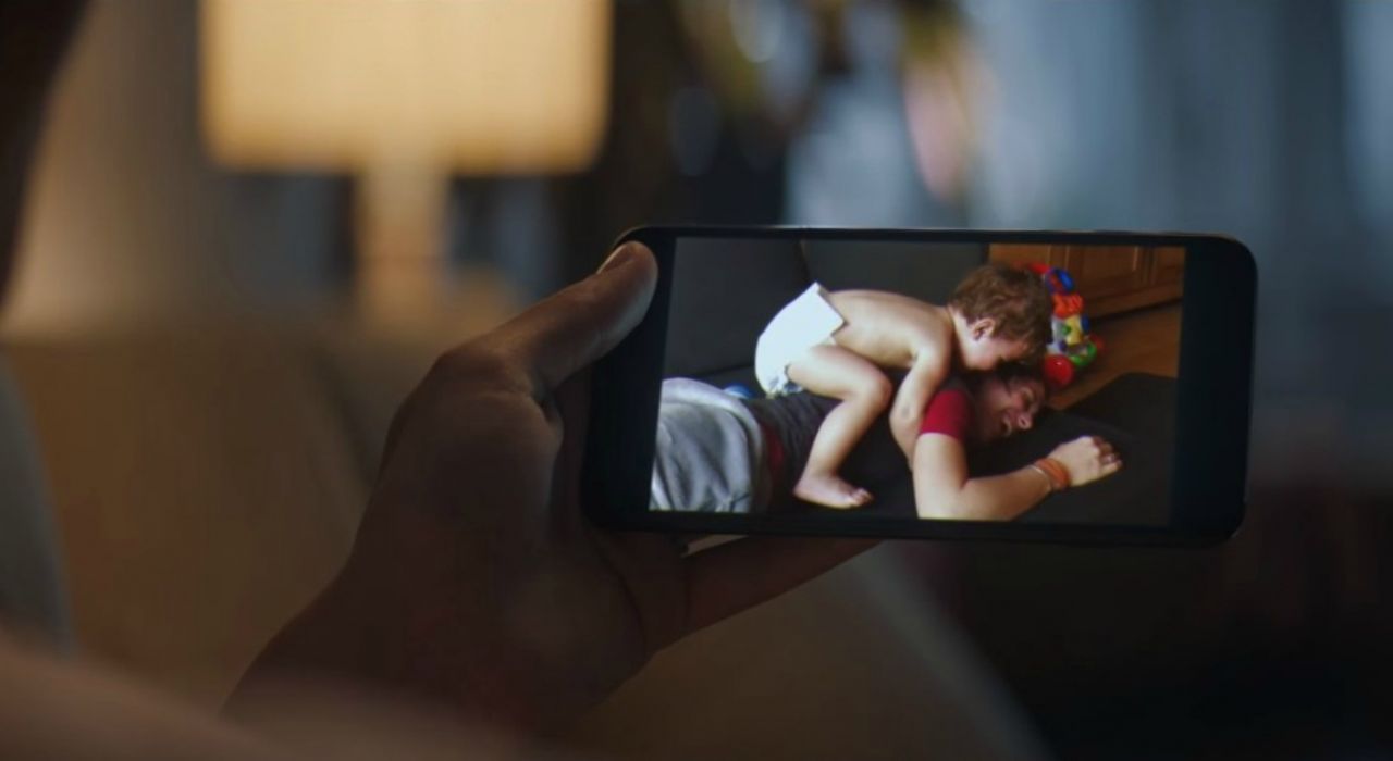Apple выпустила трогательную рекламу о своей функции «Воспоминания»