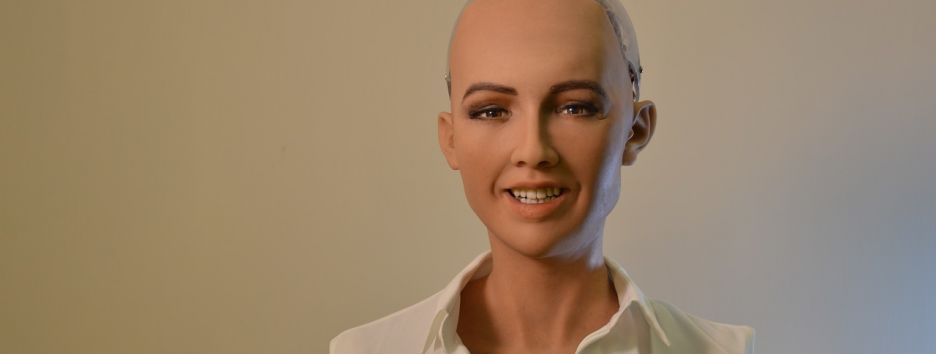 Робот София, которая обещала уничтожить людей, выступила на ТВ