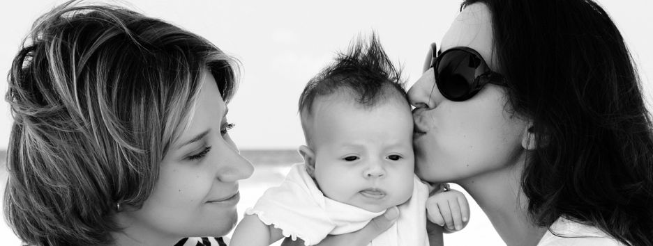 Во Франции лесбийским парам могут разрешить ЭКО