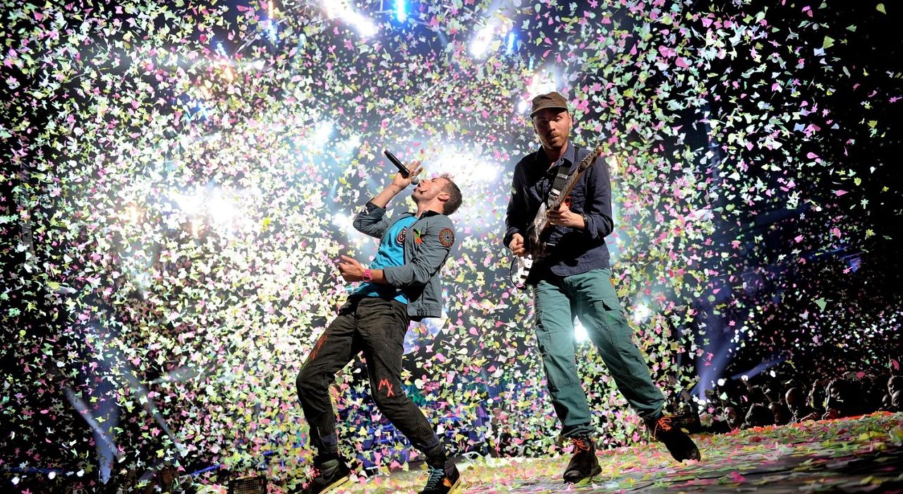 Coldplay выпустили новый трек “A L I E N S” и лирик-видео на него