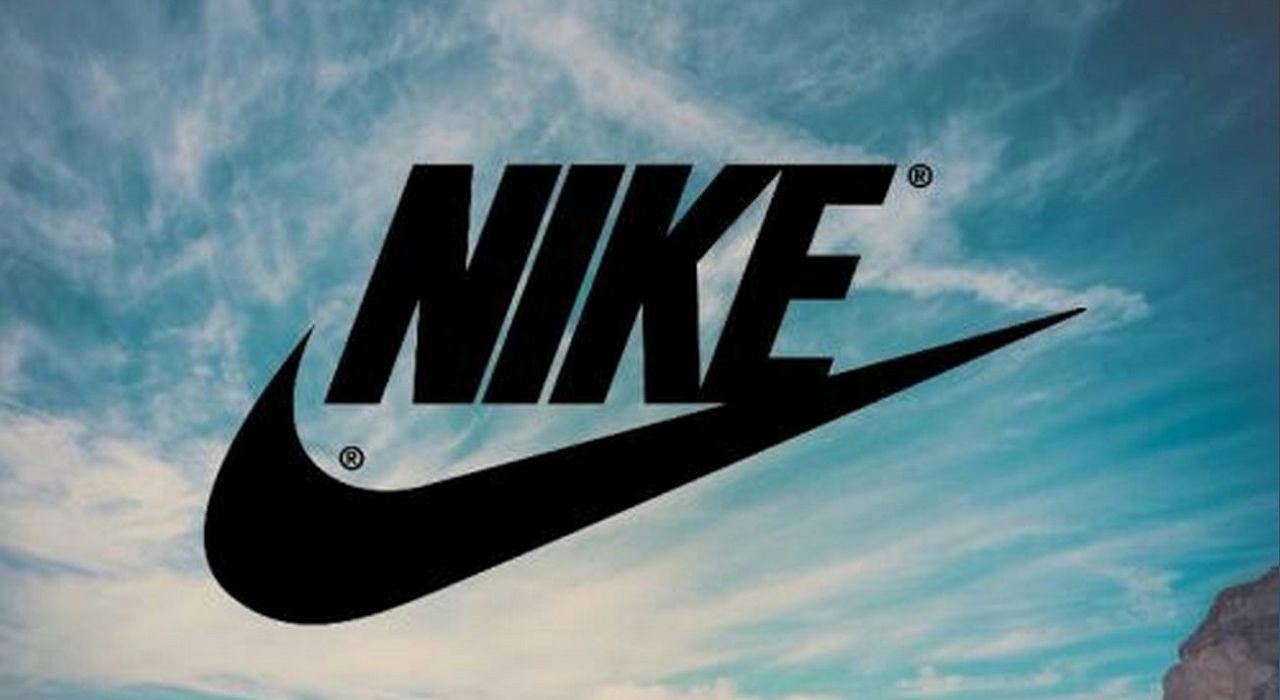 В сети разгорелся новый спор вокруг цвета спортивного костюма Nike