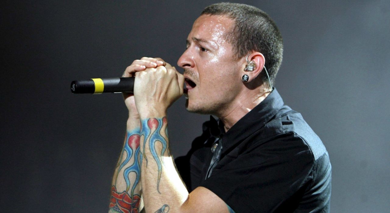 Солист Linkin Park Честер Беннингтон покончил с собой – СМИ