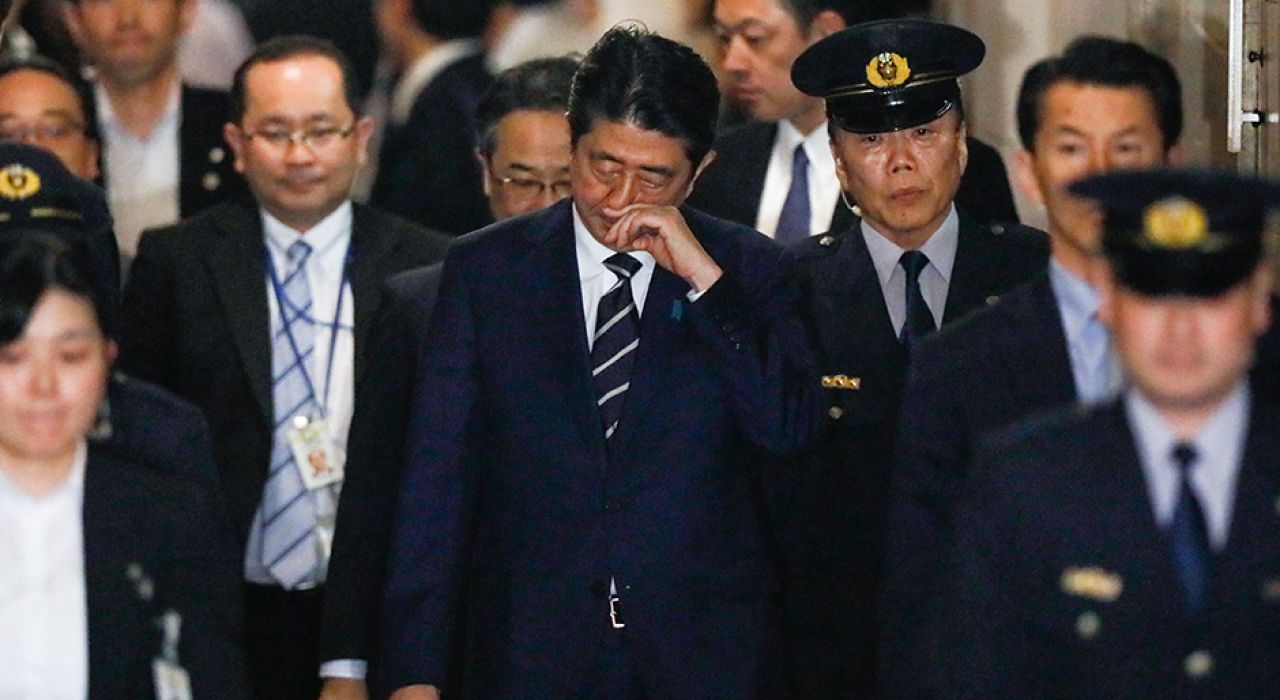 Почему правительство Японии переживает кризис