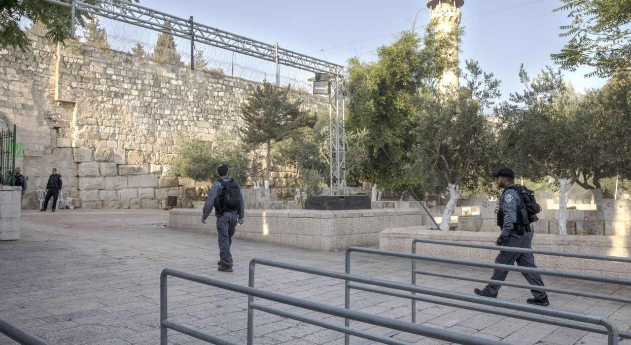 Израиль убирает металлоискатели с Храмовой горы