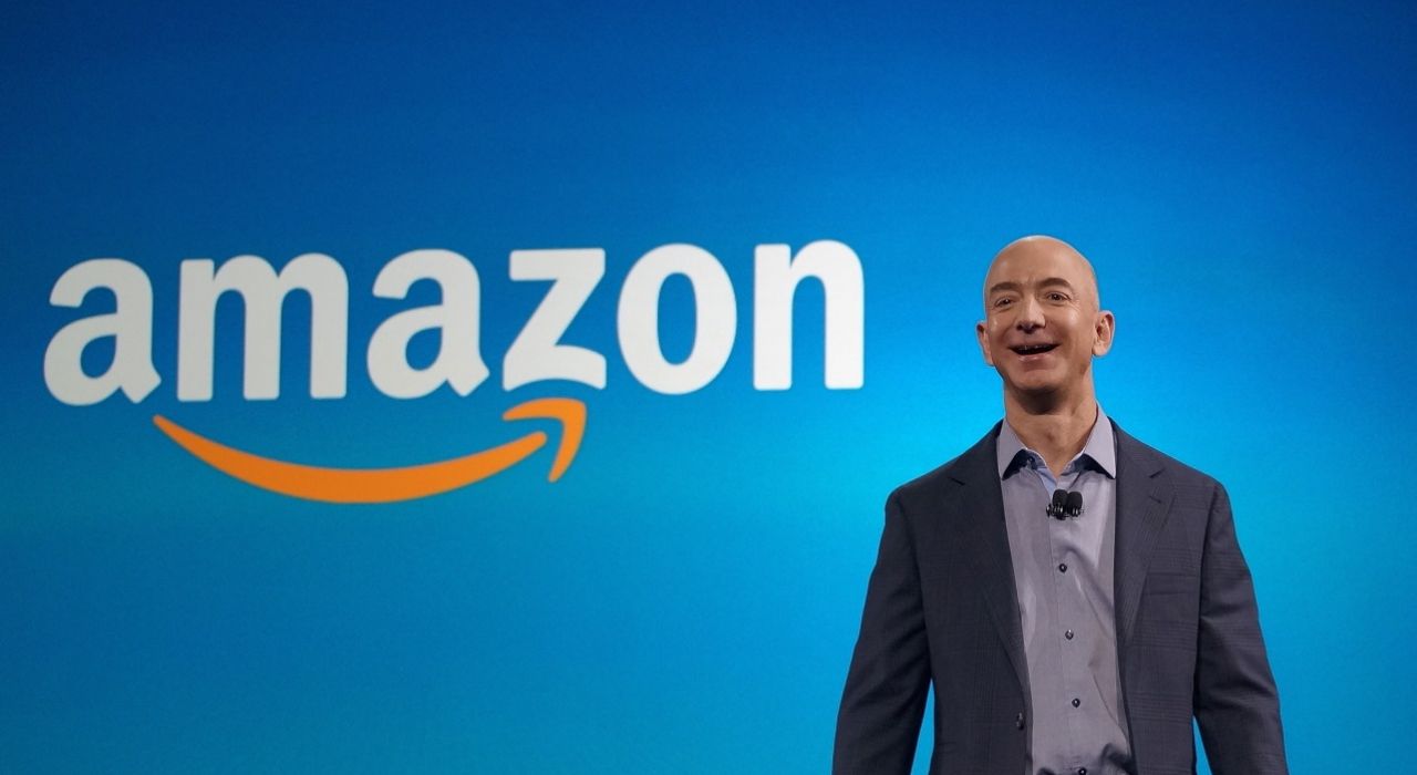 Основатель Amazon всего день побыл в статусе самого богатого человека