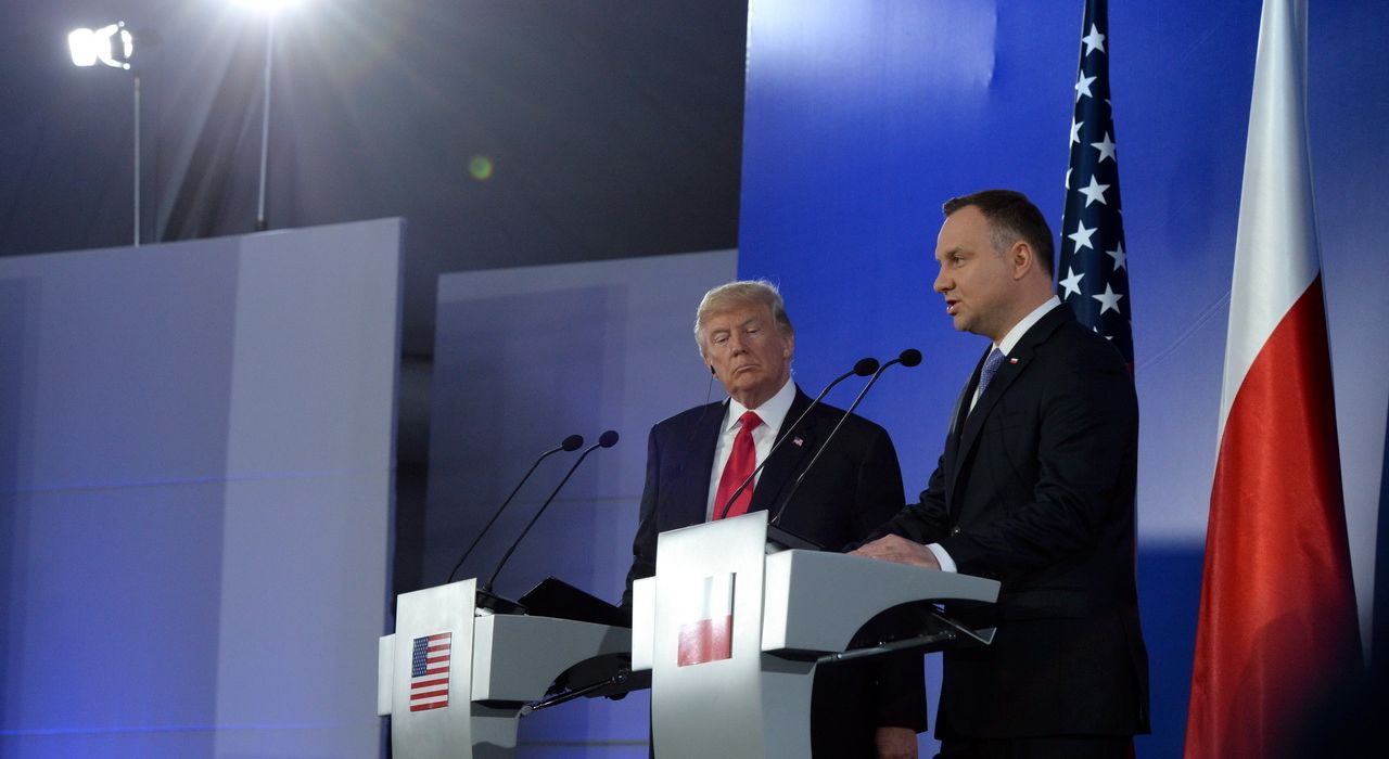 Какое отношение Трамп имеет к кризису в Польше