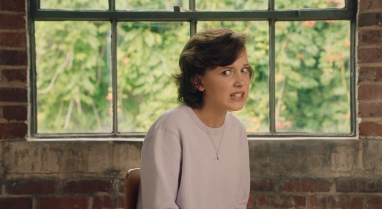 Актриса Бобби Браун показала 32 эмоции в рекламе Converse