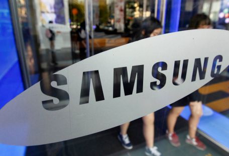 Компания Samsung запатентовала смартфон со встроенным алкотестером