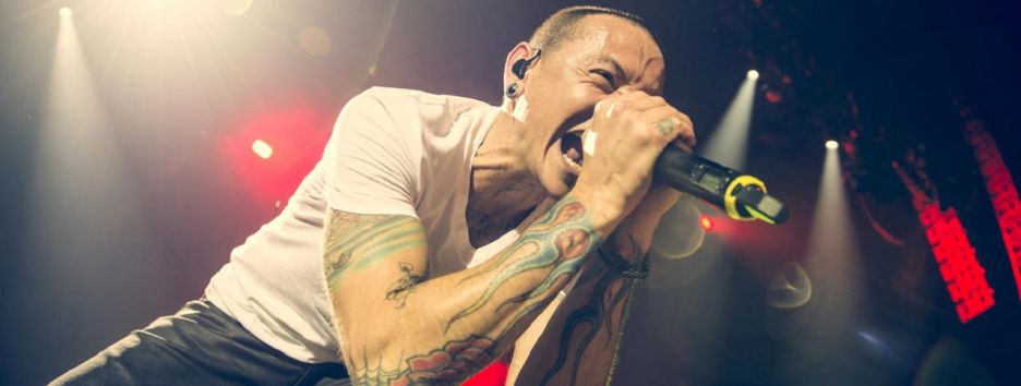 В Киеве появилось два мурала в память о солисте Linkin Park