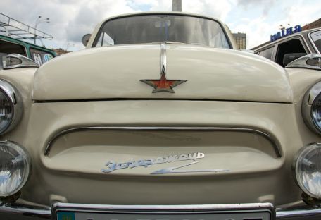 В Киеве устроили гонки на ретро-автомобилях