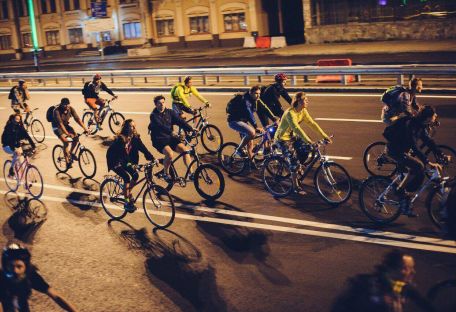 Как ночные велосипедисты делают Киев европейским