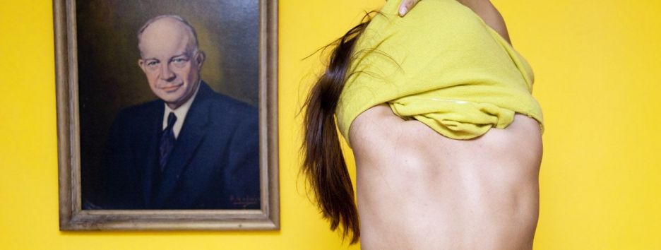 Американка изобразила на фото самые странные законы США