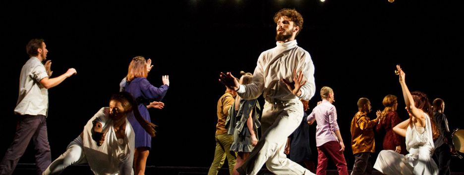 Трехъярусная сцена и гигантский робот: фоторепортаж с ГогольFEST