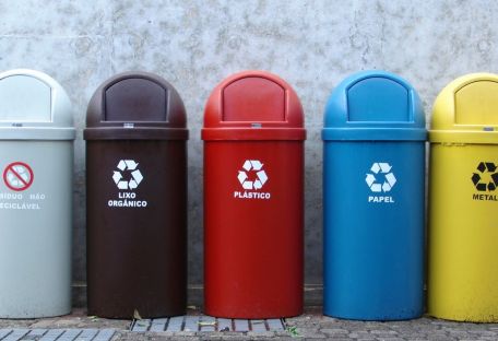 В Индии стартовал конкурс селфи с мусорными контейнерами