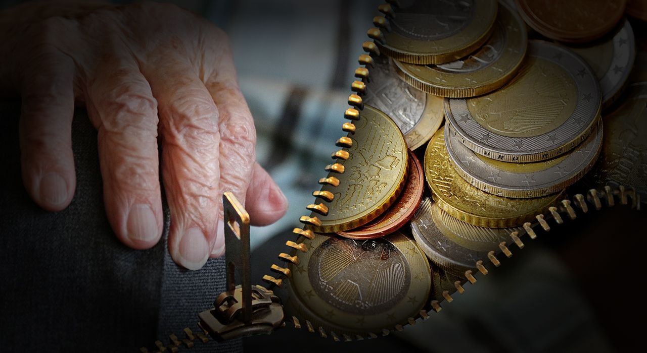 Украинские пенсии: кто, сколько и за что получает