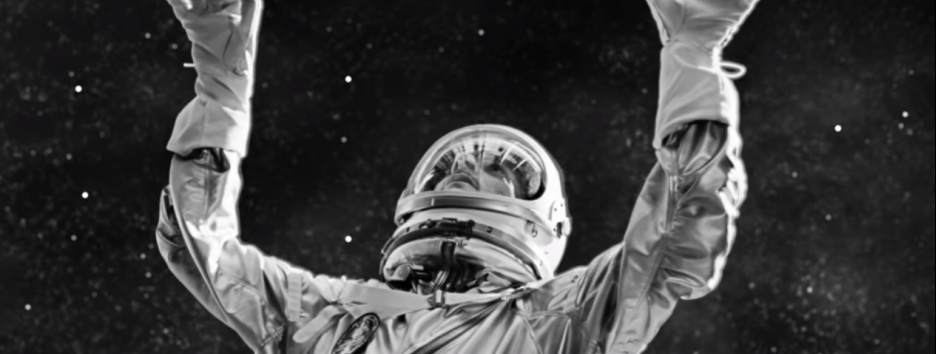 Depeche Mode представили клип с космонавтами на трек Cover Mе