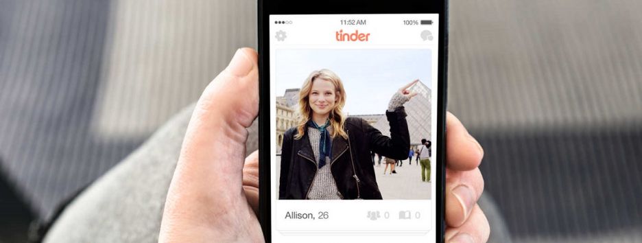 Журналистка попросила Tinder выслать все о ней: получилось 800 страниц