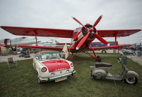 Mercedes, как у Гитлера, и Opel-ветеран: фестиваль ретро-авто в Киеве