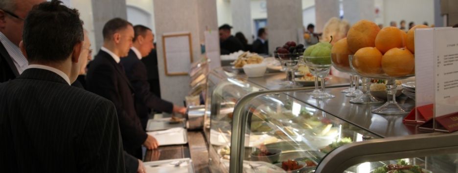 Чай за 100 грн и пурген для журналистов: подробности скандала в Раде