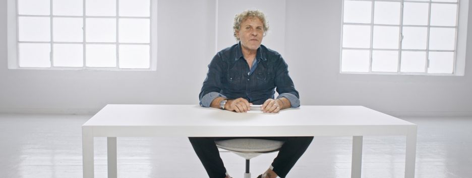 Diesel открыли вакансию: ищут человека, который умеет сидеть