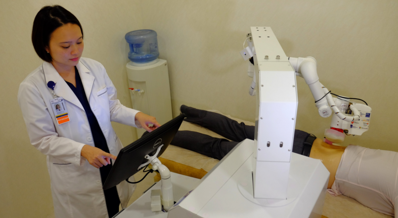 В клиниках Сингапура появились роботы-массажисты (видео)