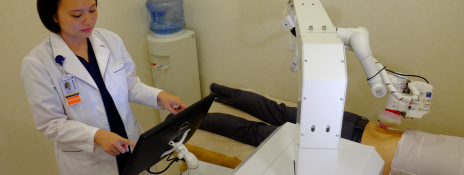 В клиниках Сингапура появились роботы-массажисты (видео)