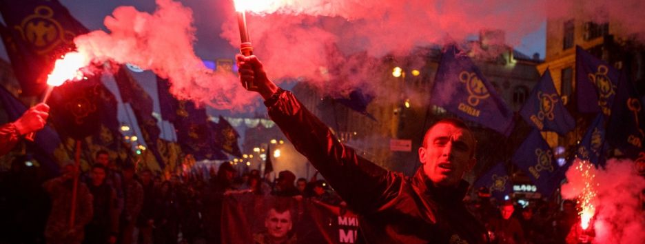 Удушливый дым и школьники с факелами: шествие УПА в Киеве