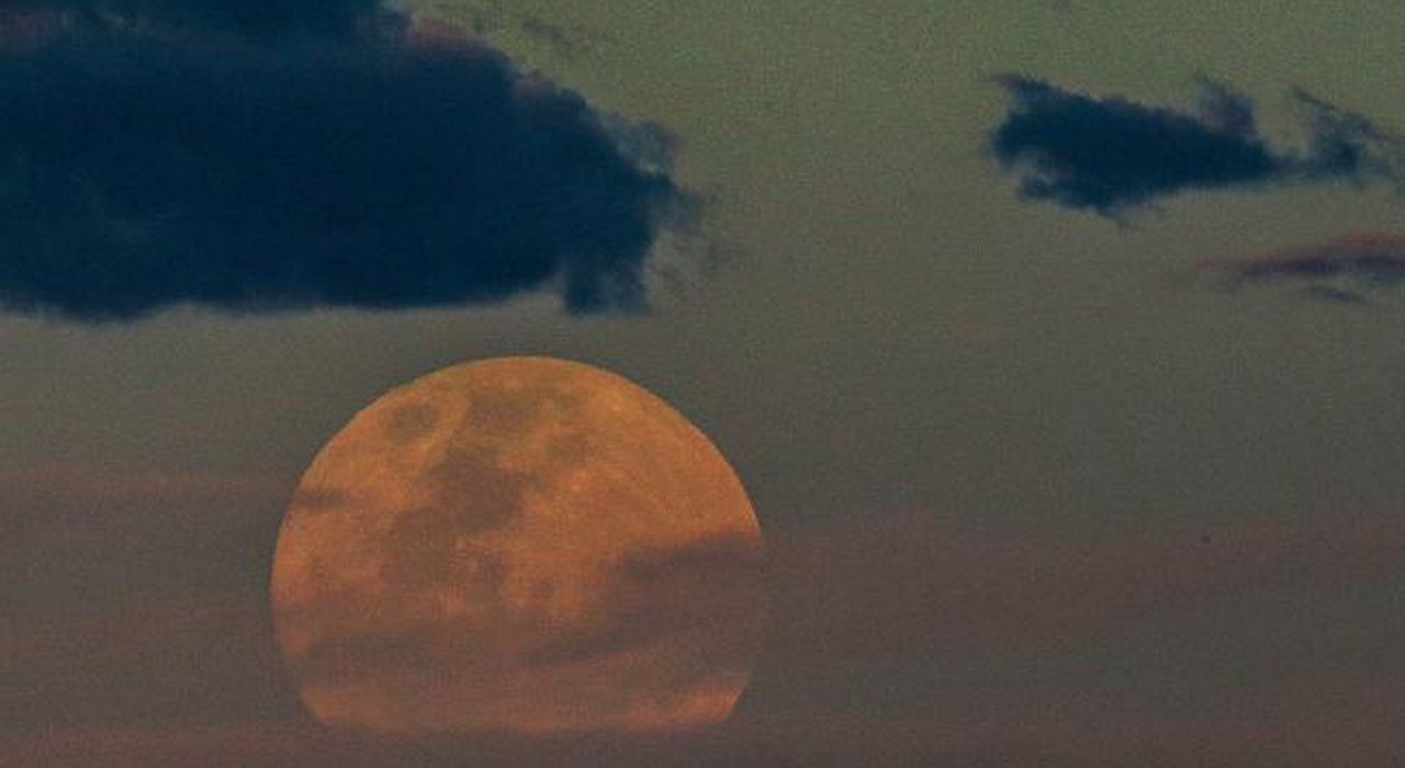Экстрасуперлуние: Луна ближе, чем всегда
