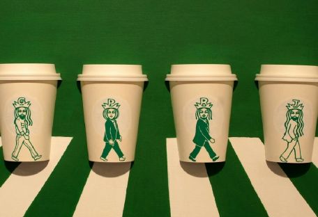 Корейский иллюстратор нарисовала приключения русалки из Starbucks