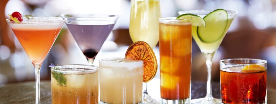 Доказано: коктейли в высоких стаканах кажутся вкуснее, чем в низких