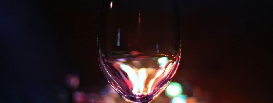 Создан стакан, который превращает жидкость в любой напиток