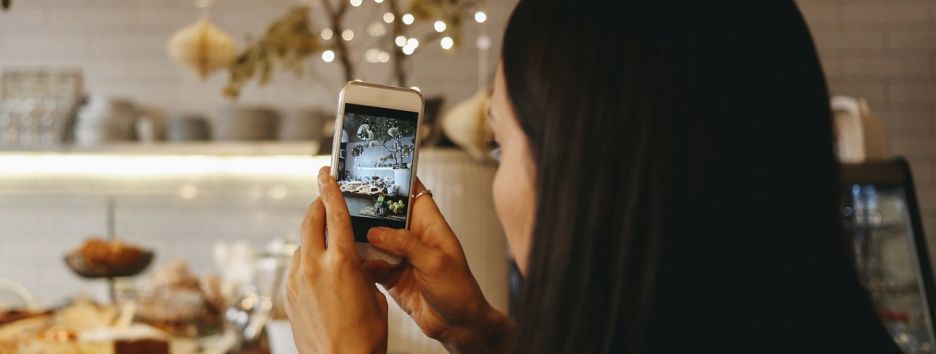 В Instagram Stories теперь можно загружать ранее снятые фото и видео