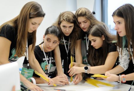 7 успешных украинок о том, почему нужно поддерживать женщин, работающих в бизнесе, науке и ІТ