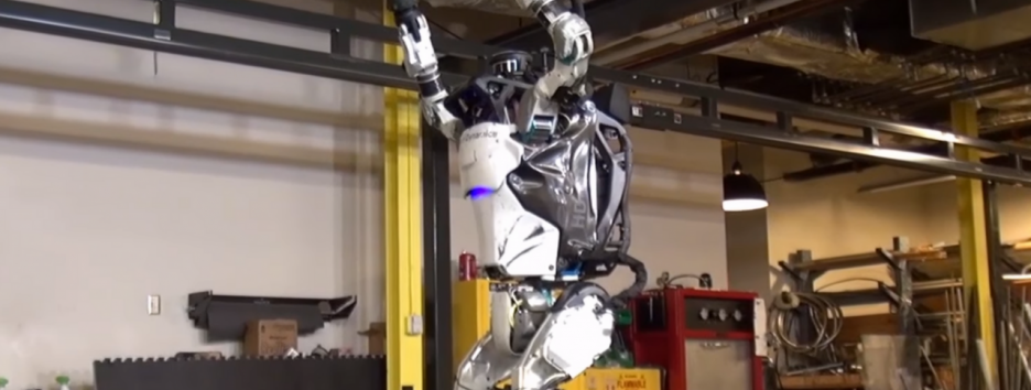 Человекоподобный робот Boston Dynamics делает сальто назад (видео)